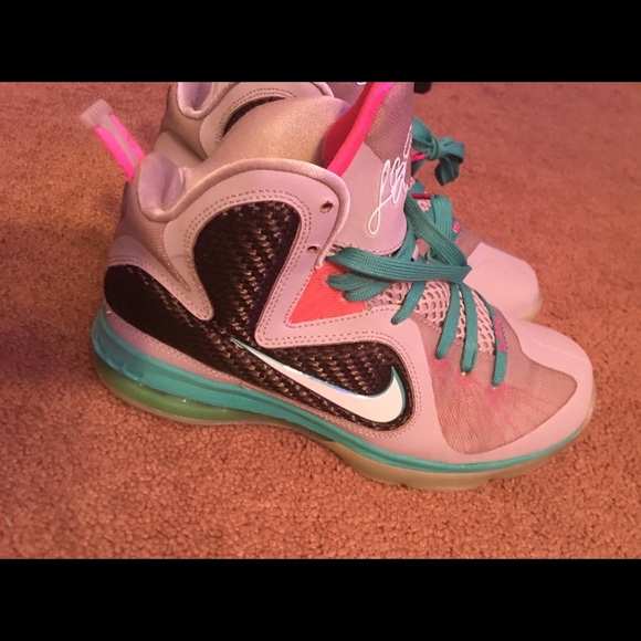 LeBron South Beach π₯ - Picture 5 of 7